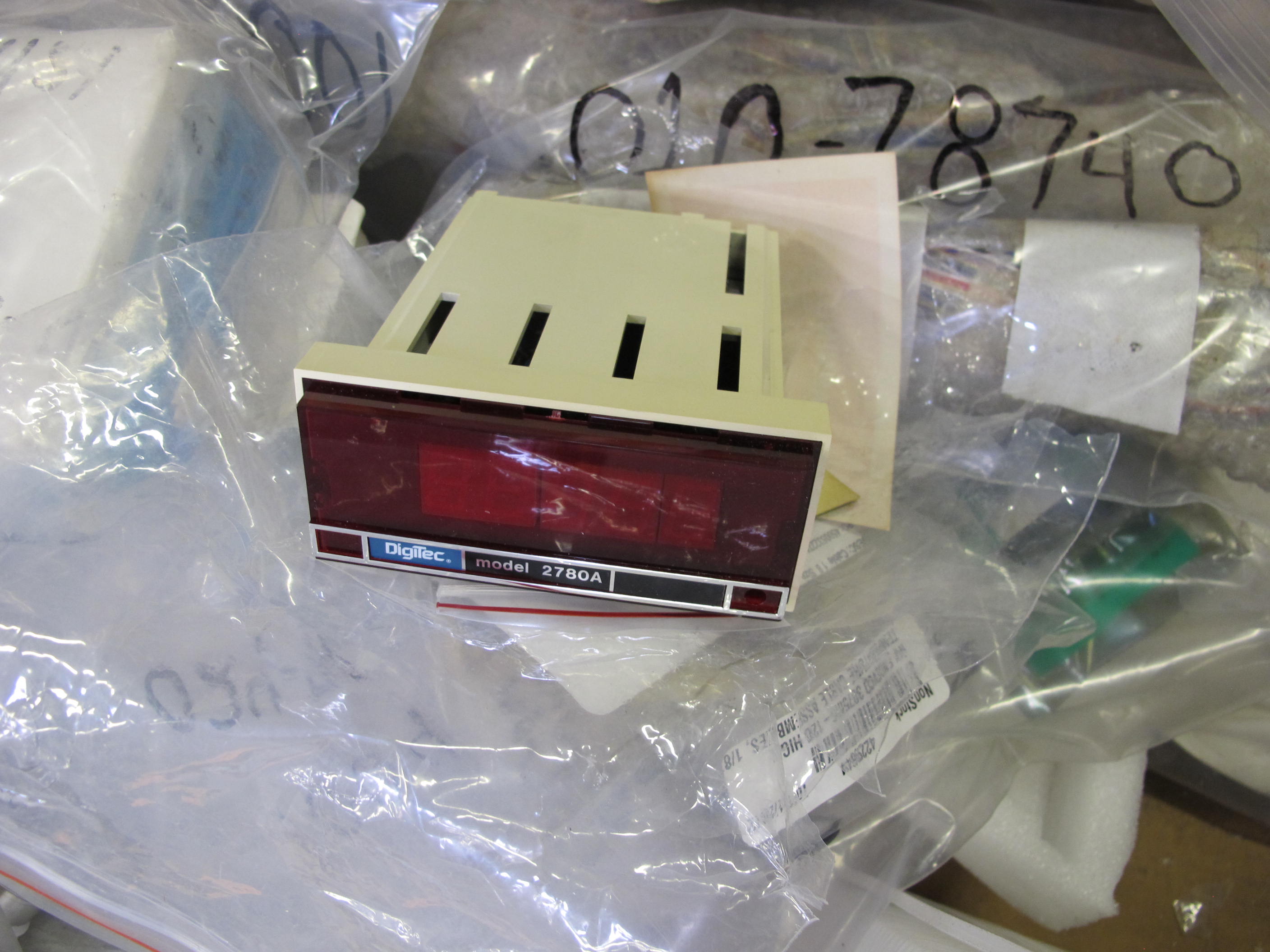 LOT TO INCLUDE: SKINNER, ARB AND FOXBORO MANUFACTURERS.(12) V-9 SERIES SOLENOIDS2, TRANSDUCERS, ACCELEROMETERS, RESISTANCE CONVERTERS, (3) ASSEMBLIES, MOTOR TYPE, LOAD CENTER KIND. 110/220VAC, 125VDC, WITH MOUNTING CONSTRUCTION. FOR 480 VOLT LOAD CENTERS. LOADING & HANDLING FEE $15-4620